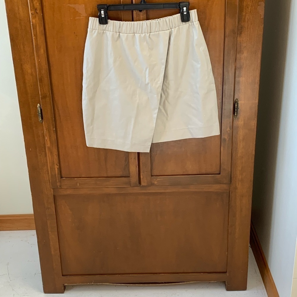 Top SHOP faux leather mini skirt creme size 8